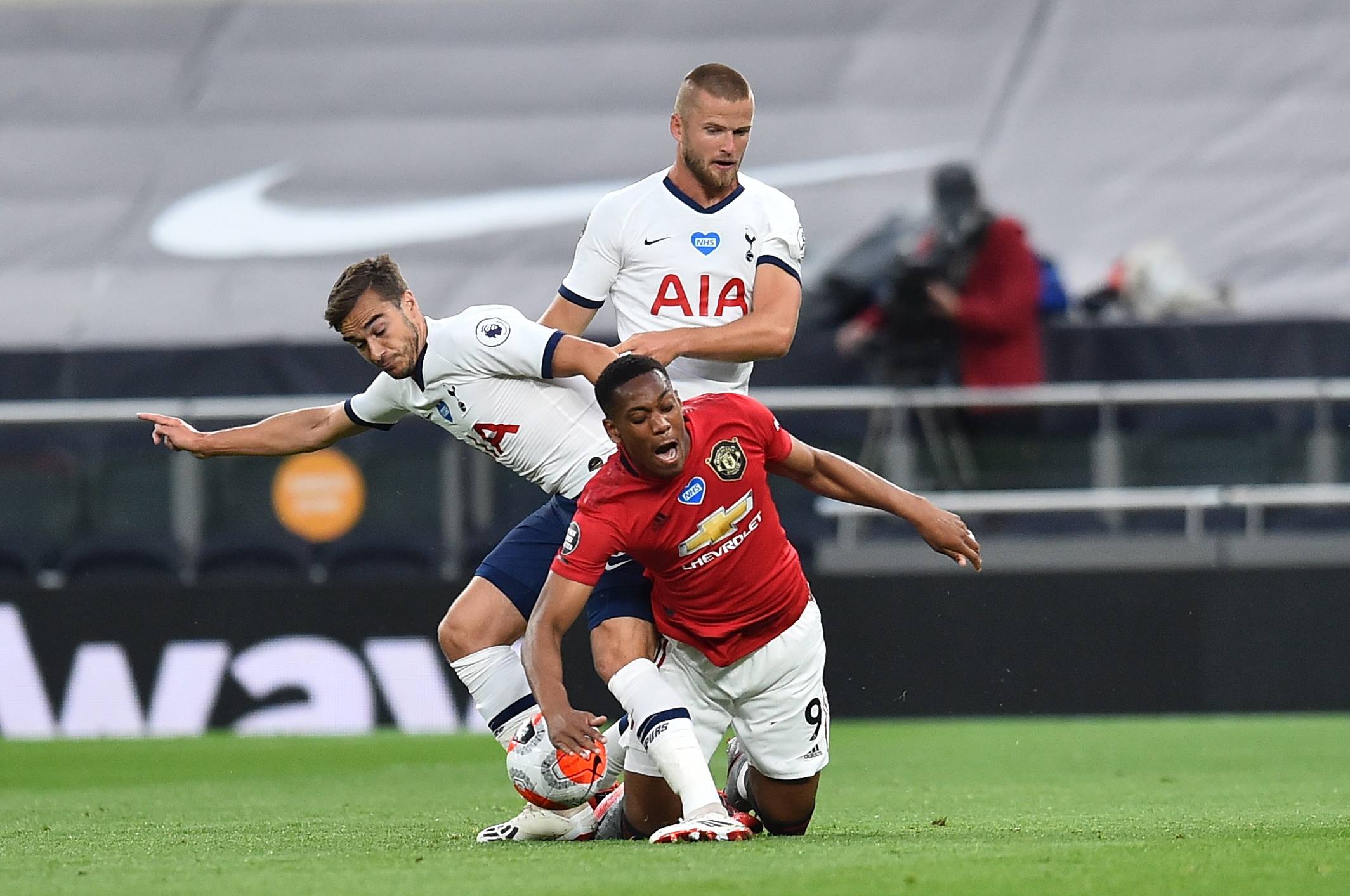 容中后卫竞 容中后卫竞