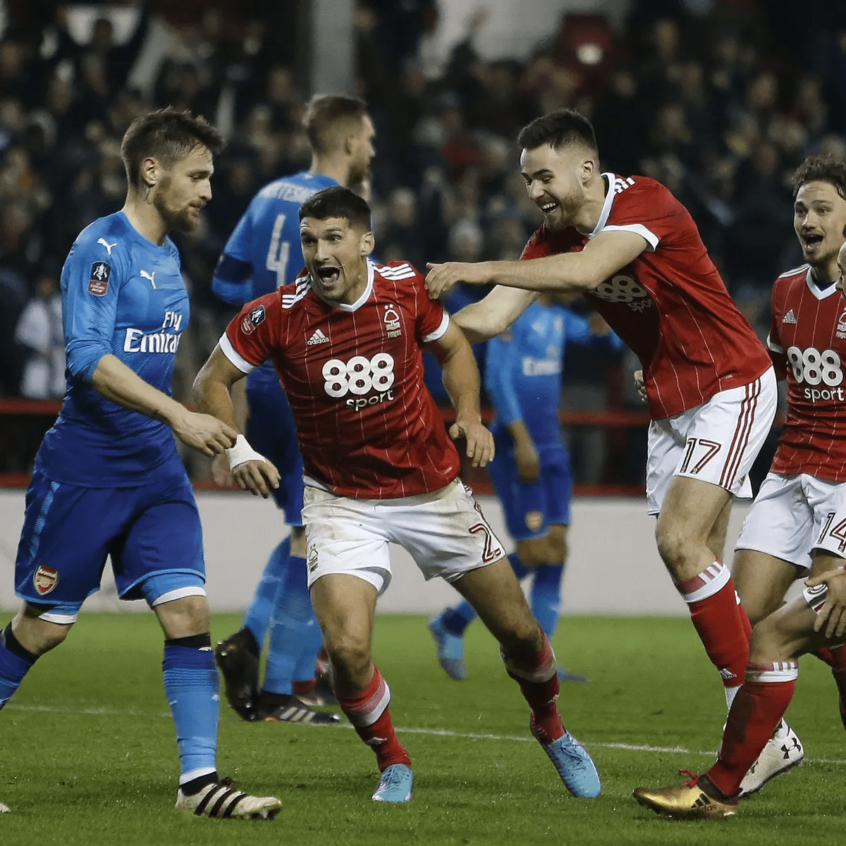 逼抢或密集 逼抢或密集